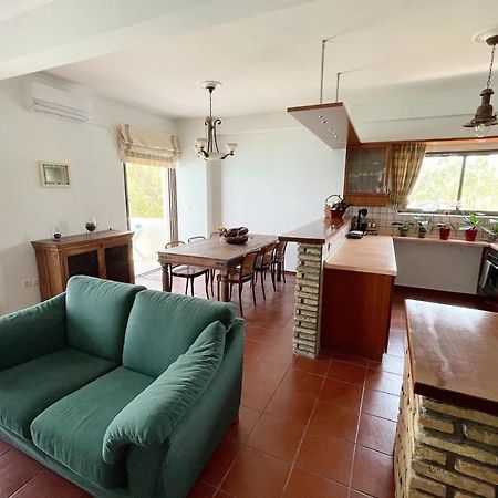 Stunning Beachfront Apartment Stratos Nerantza ภายนอก รูปภาพ