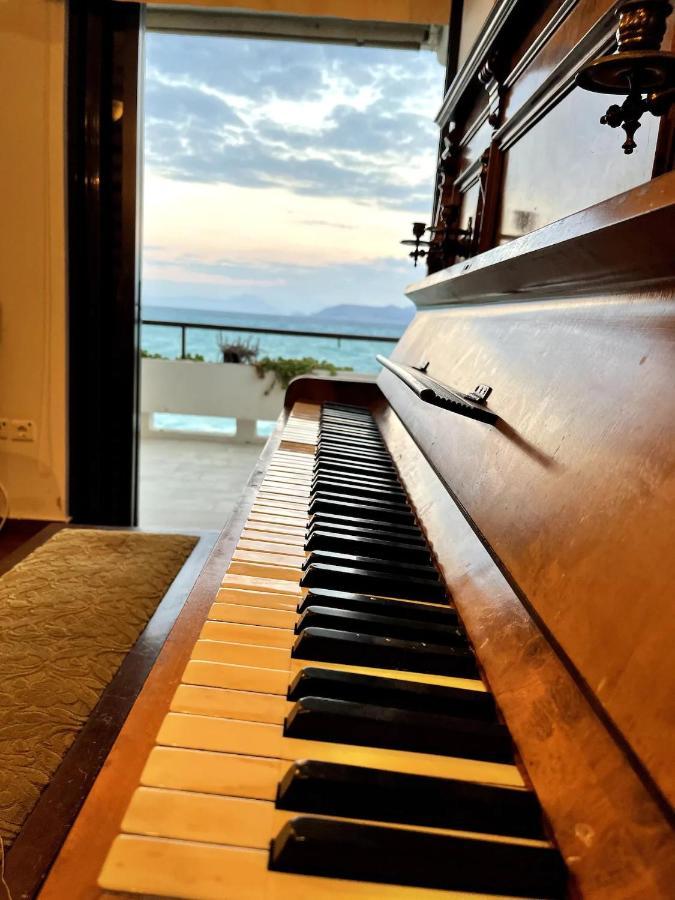 Stunning Beachfront Apartment Stratos Nerantza ภายนอก รูปภาพ