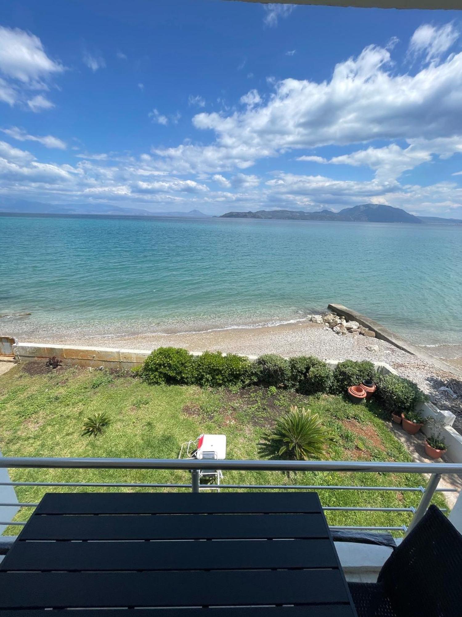 Stunning Beachfront Apartment Stratos Nerantza ภายนอก รูปภาพ